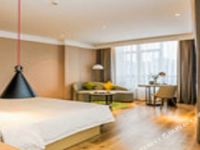杭州未来科技城亚朵S酒店 - 朵霾几木大床房