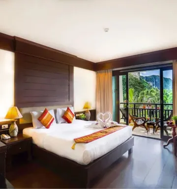 ห้องดีลักซ์ พร้อมวิวสระว่ายน้ำ