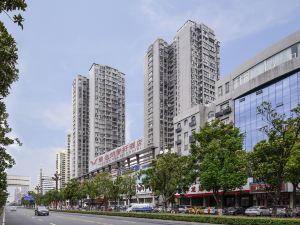 Vienna Zhihao Hotel (Changde Wuling Avenue High-speed Railway Station Store)