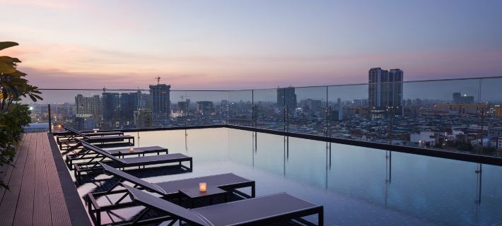 Courtyard by Marriott Phnom Penh Hotele w: Phnom Penh