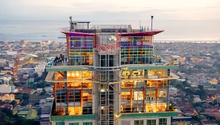 Crown Regency Hotel & Towers Отели рядом с достопримечательностью «Университет Висейас, Экспандед Тершиари Эдьюкейшен Экиваленси энд Аккредитейшен Програм»