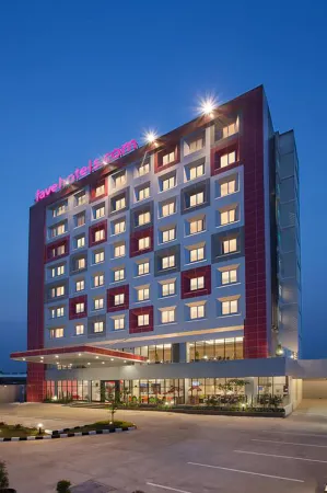 Favehotel Hasyim Ashari Tangerang Отели рядом с достопримечательностью «TPQ Ar Riyad»