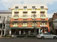 Tara Place Отели рядом с достопримечательностью «Дворец Дусит»