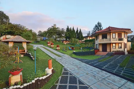 The Jayakarta Cisarua Отели рядом с достопримечательностью «Таман Сафари Индонезия Богор»