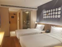 桔子水晶上海豫园酒店 - 阳台豪华双床房