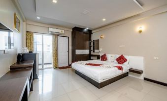 Gold Airport Suites