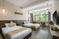 Xishuangbanna Jinghong Plum Blossom Courtyard Hotel (Poshui Square Branch)