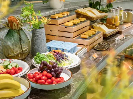 Orange Hotel Shenzhen Longhua subway station Отели рядом с достопримечательностью «South University of Science and Technology of China»