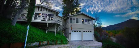 A Bed of Roses Отели рядом с достопримечательностью «Тенайя Лодж эт Йосемити»