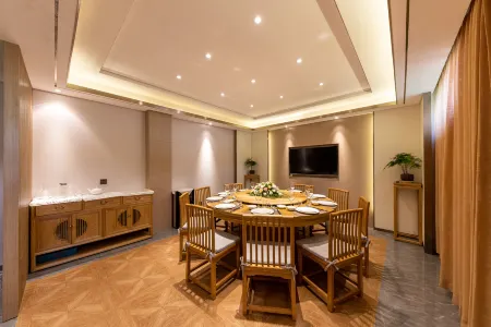 Jingguan Yasu Hotel (Wuhan Optics Valley Plaza) Отели рядом с достопримечательностью «China University of Geosciences»