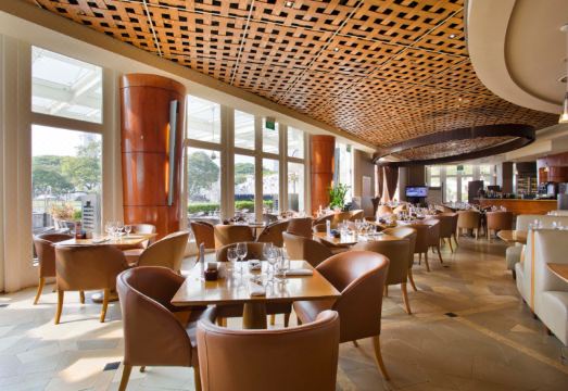 더 풀러턴 호텔 싱가포르의 웅장한 로비