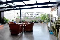 Rongxian Penglai Hotel - parcheggio