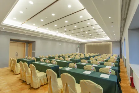 Vienna 3 Best Hotel (Harbin Railway Station China Baroque) Отели рядом со станцией Binjiang Railway Station