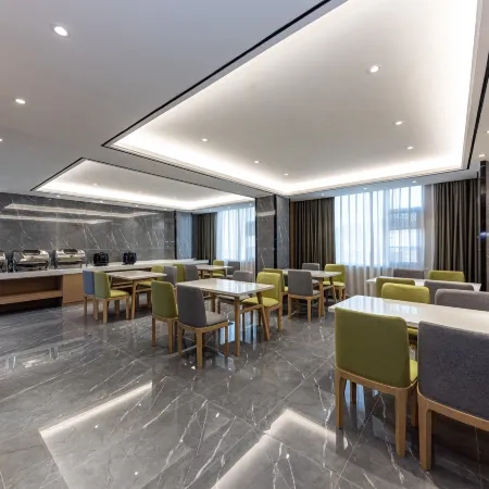 Chuxing Xinxuan Hotel (Jingmen Yintai City Store)