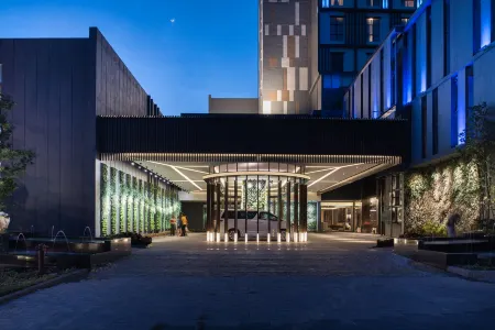 Vangohh Eminent Hotel & Spa Отели рядом с достопримечательностью «Mengkuang Dam»