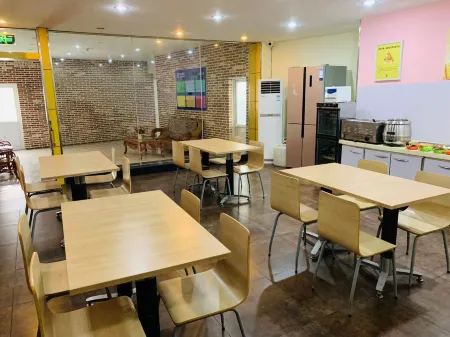 7Days Inn Chain Hotel (Guangrao Sunwu Road) Отели рядом с достопримечательностью «Dongying Vocational College of Science and Technology (New Campus)»