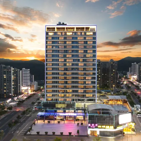 Foger Yacht Hotel Отели рядом с достопримечательностью «Жухайский конный корт»