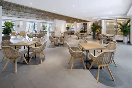 Dongjianghu Peninsula Holiday Inn Отели в г. Цзысин