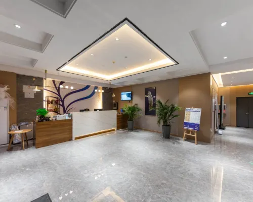 Chuxing Xinxuan Hotel (Lichuan Central Passenger Transport Dongfangcheng) فنادق في ليتشوان