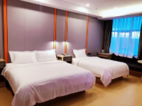 Hualong Hotel (Mudanjiang High-speed Railway Station Pedestrian Street)