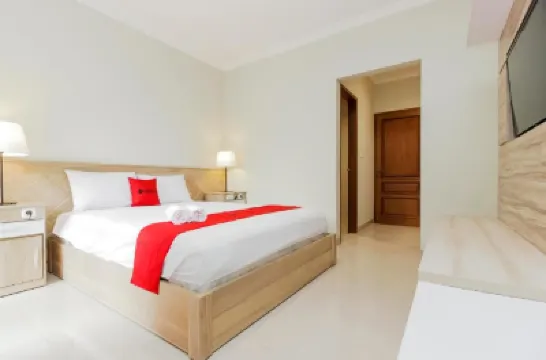 RedDoorz Premium near Ragunan Zoo 2 Hotel dekat Taman Margasatwa Ragunan