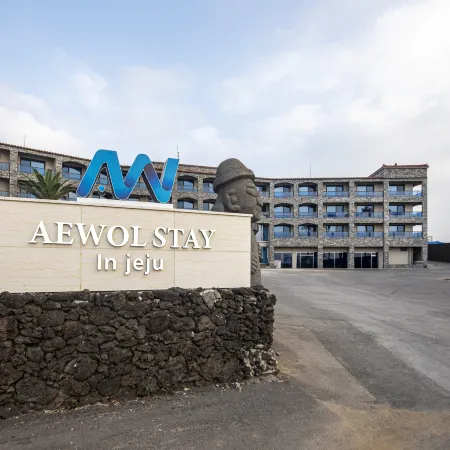 Aewol Stay in Jeju Hotel&Resort Отели рядом с достопримечательностью «Публичная библиотека в городе Эволь»