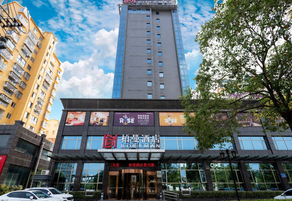 Berman Hotel (Huanggang Normal University Student Street) - Housity