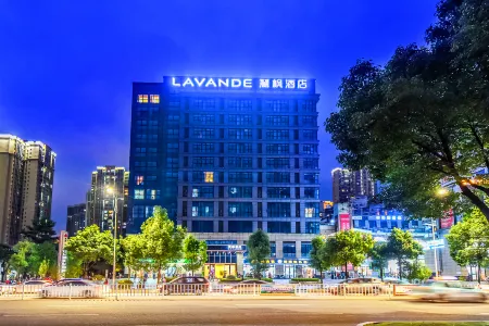 Lavande Hotel (Dazu stone Carving changzhou gucheng) Отели рядом с достопримечательностью «Dazu Stone Carving Baoding Mountain Scenic Area - Guiding Service Hall»