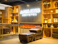 James Joyce Coffetel (Wuhan University of Science and TechnologJiayuan Road Subway Station)