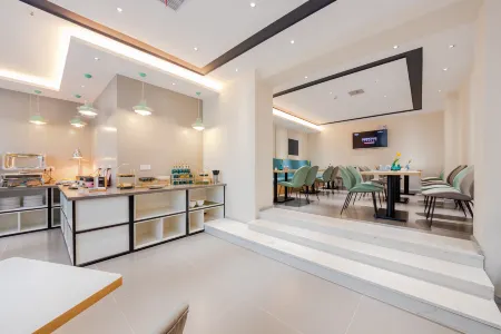 Homeinn Business Hotel (Wuhu Fantawild Adventure Development Zone) Отели рядом с достопримечательностью «Wuhu University»