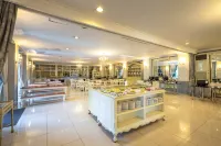 GH Universal Hotel Bandung - breakfast
