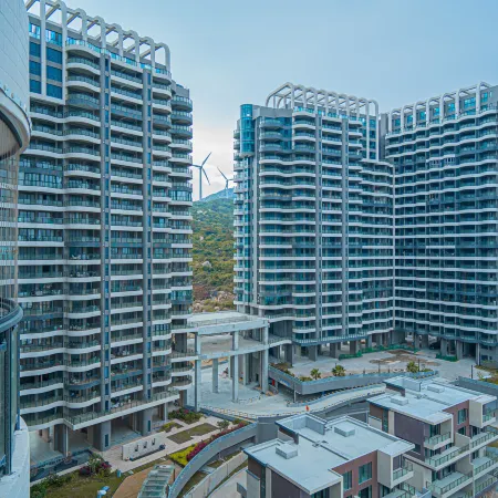 Peninsula Holiday Hotel