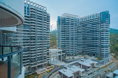 Peninsula Holiday Hotel Отели рядом с достопримечательностью «Qing'aowan Astronomy Square»