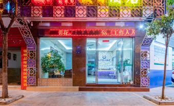 Qujing Kaijing Holiday Hotel