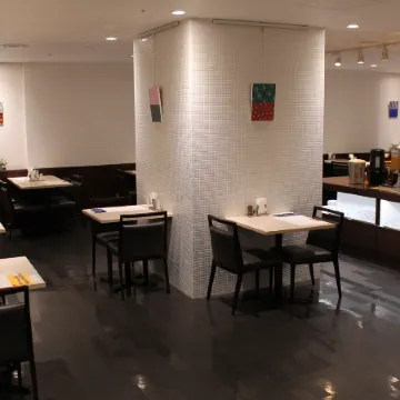 Hotel Grand City Отели рядом с достопримечательностью «Комплекс Саншайн-Сити»