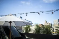 The Beverley Hotel Queen West, Sonder Hotels in Entertainment District