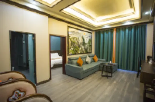 Daocheng Century Aden Hotel