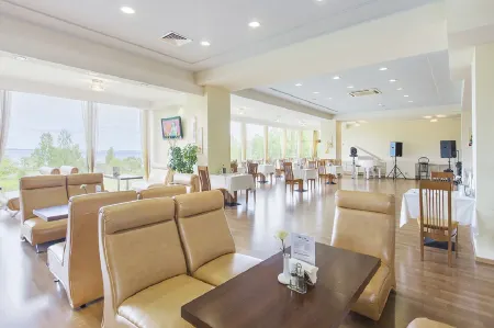 Карелия Отели рядом с достопримечательностью «Памятник Петру I»