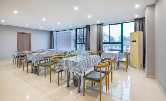 Super 8 (Yizheng North Gongnong Road)