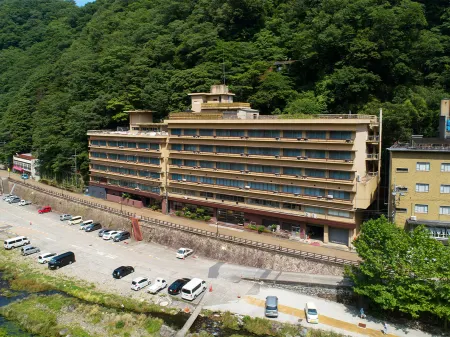 Yubara Kokusai Kanko Hotel Kikunoyu Отели в г. Манива