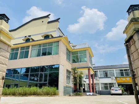 Juxian Xianshe Guesthouse Отели рядом с достопримечательностью «Yuanfu Wanning Palace»