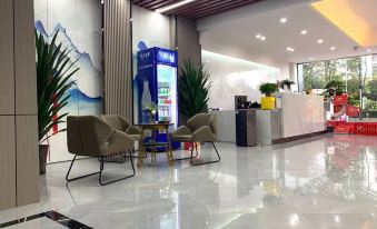 Qitang Hotel (Fugou High-speed Railway South Station)