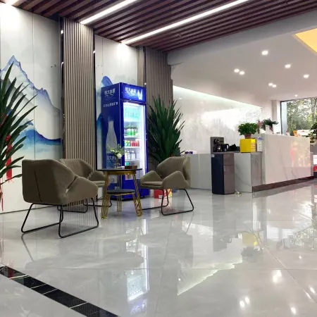 Qitang Hotel (Fugou High-speed Railway South Station)