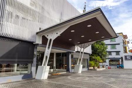 R2 Hotel Chiangmai Отели рядом с достопримечательностью «Huaykaew Road»