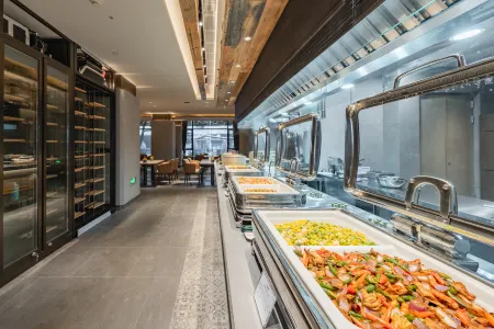 Holiday Inn Express Shanghai EXPO Center Отели рядом с достопримечательностью «Power Station of Art»