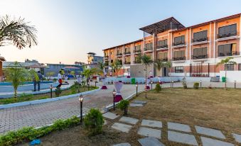 Chitwan Midtown Resort