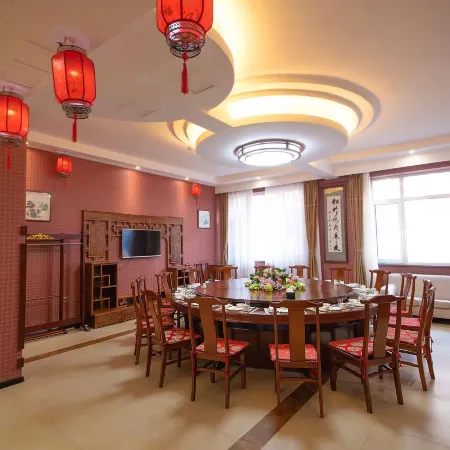 Dongrong Hot Spring Business Hotel