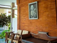 Blanjong Homestay by Ecommerceloka Hotels near Sidakarya