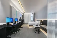 Atmogao E-sports Hotel (Zhengzhou Zhenghong City Dongfeng Road Subway Station Branch) Hotels near Zhengzhou Zoological Garden