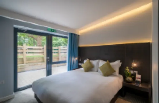 Pelican London Hotel and Residence - Parkplatz